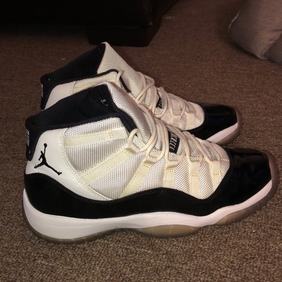 Air Jordan 11 - Concords - Picture 4 of 5